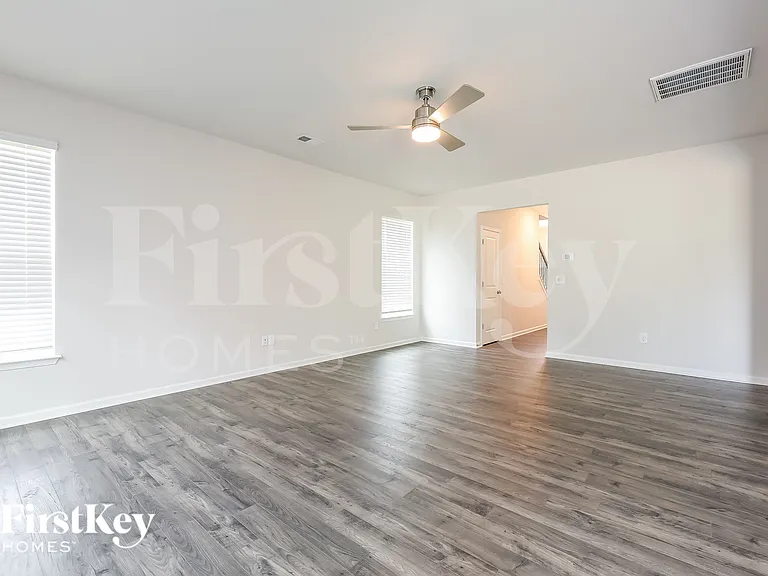 404 Stonefence Dr — Photo 5