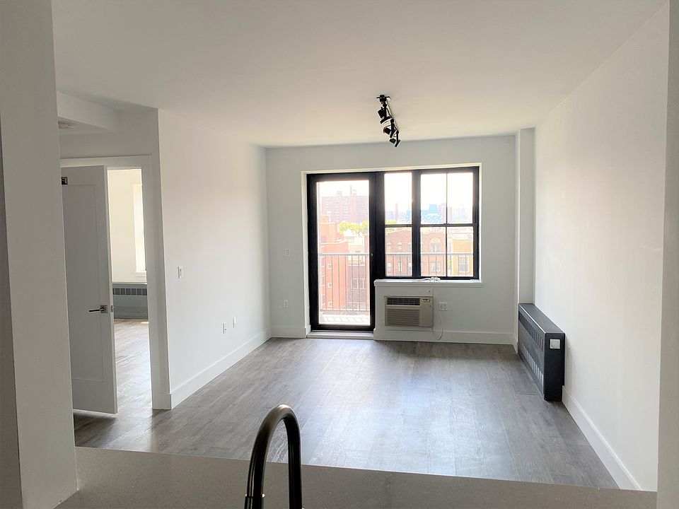 1st image of 11 Cooper St #6C