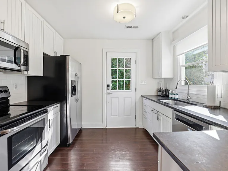 2508 Rozzelles Ferry Rd — Photo 32