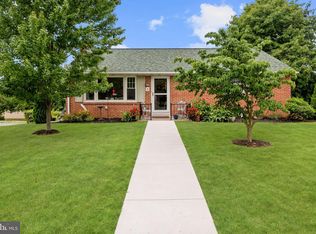 27 Longview Rd, Seven Valleys, PA 17360