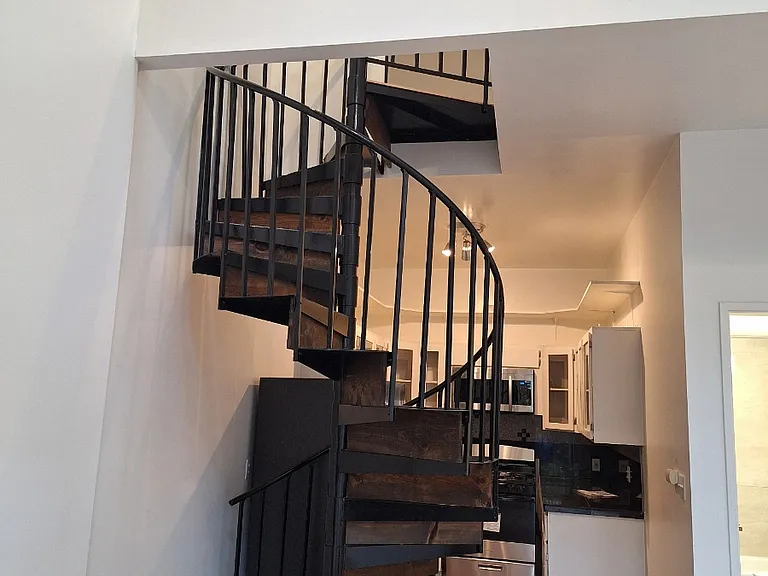 531 Indiana Ave #B — Photo 2