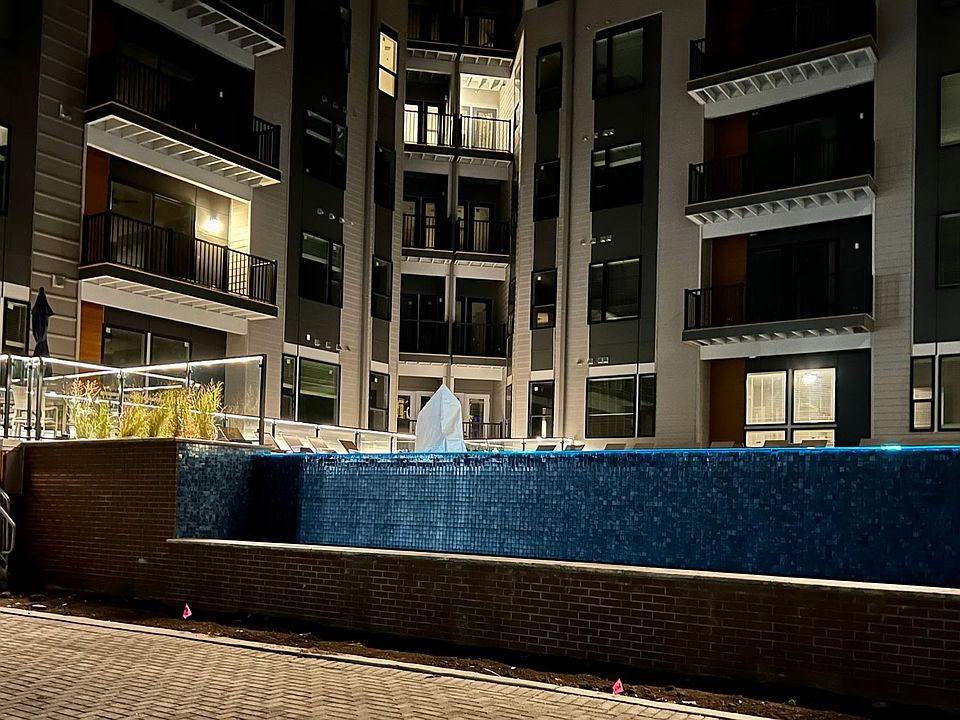Building Photo 3