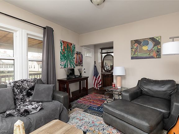 5th image of 352 E 323rd St