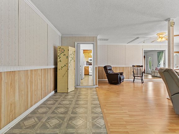 4th image of 105 Pierre Ct