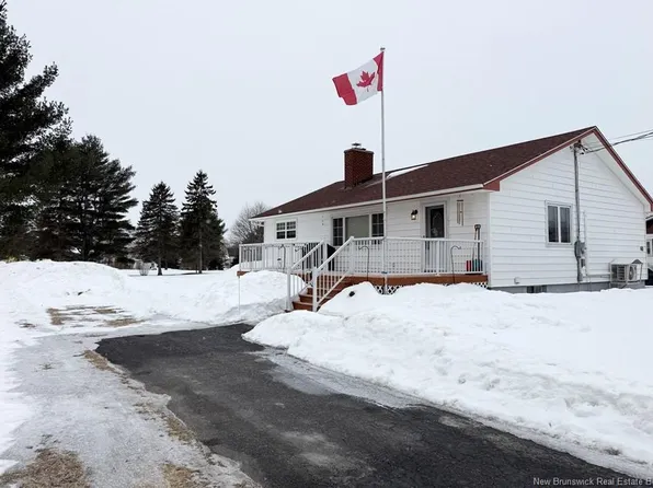 60 McIntosh St, Miramichi, NB E1N 2B3