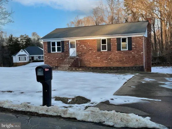 1618 Clover Dr, Fredericksburg, VA 22407