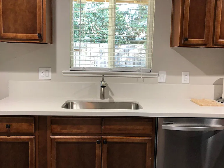 2816 Albany Ave — Photo 12