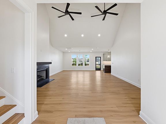 5th image of 249 Skaggs Blvd