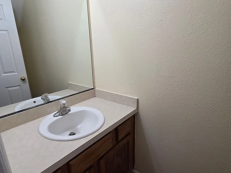 1118 Towne Park Dr — Photo 9