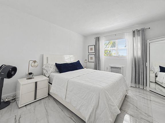 4th image of 5301 Ocean Ter APT 7