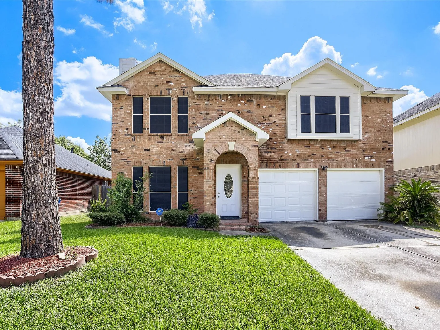 3 bed, 2.5 bath, 2128 sqft, $1,900 — Photo 1