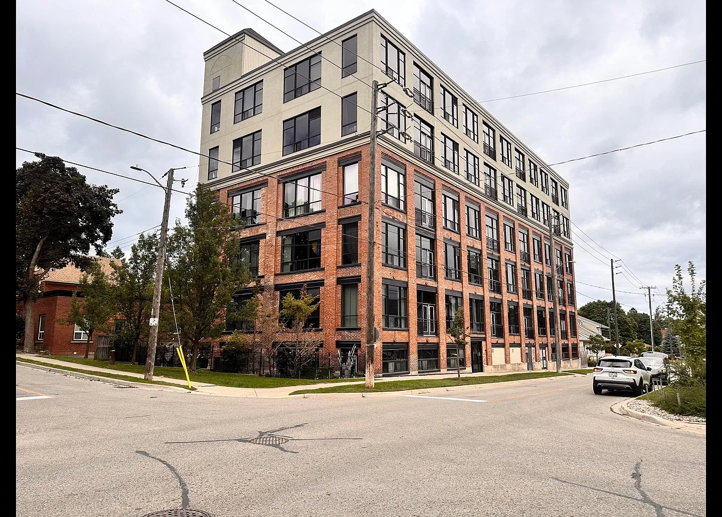 120 Mansion St — Photo 1