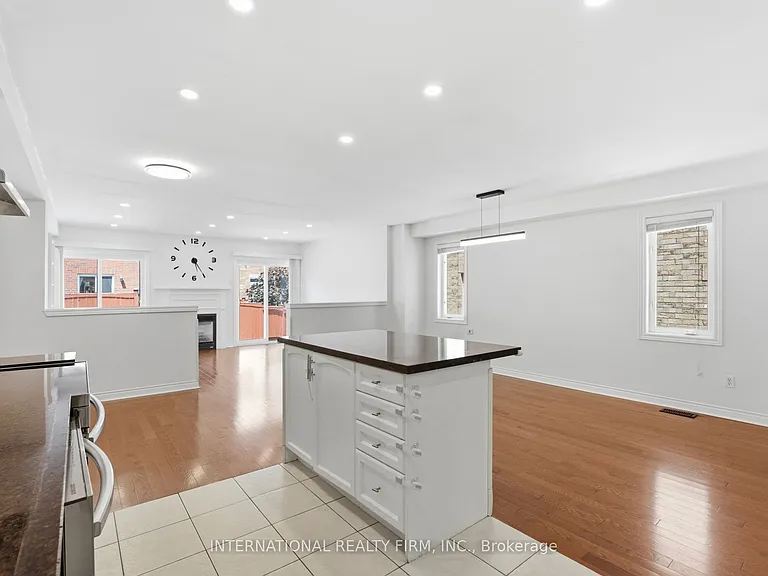 68 Old Orchard Cres — Photo 17