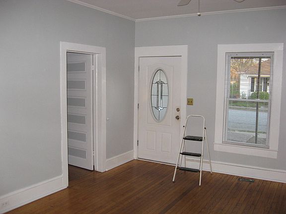 3rd image of 218 Sharpe Ave
