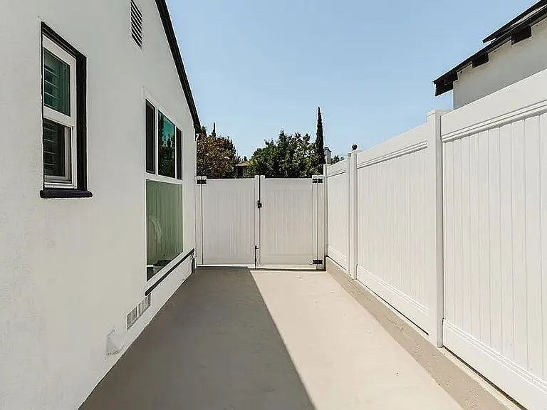 300 S Kenter Ave #A — Photo 19
