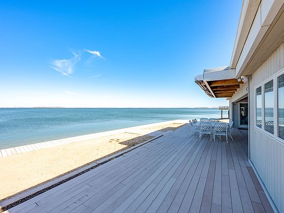 3rd image of 71 Peconic Bay Ave