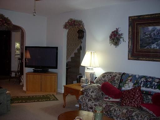 5th image of 305 E 14th St