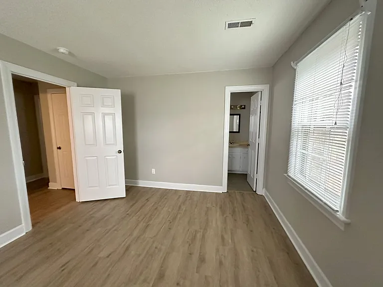 1497 Foxhall Dr — Photo 5