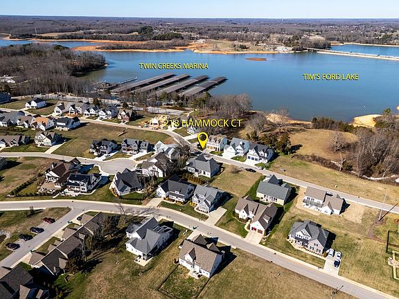 2nd image of 218 Hammock Dr