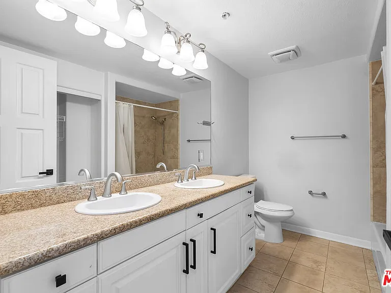 1401 S Saint Andrews Pl #201 — Photo 18