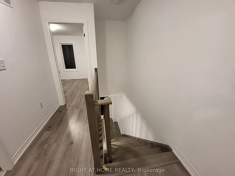23 Fairlane Ave — Photo 10