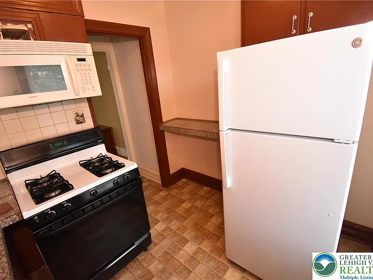 215 Cattell St #2 — Photo 6