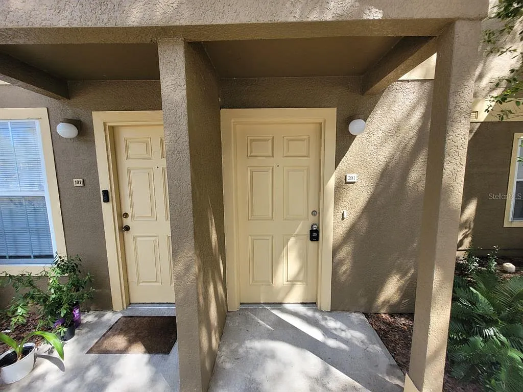 2 bed, 2.0 bath, 1097 sqft, $1,450 — Photo 2