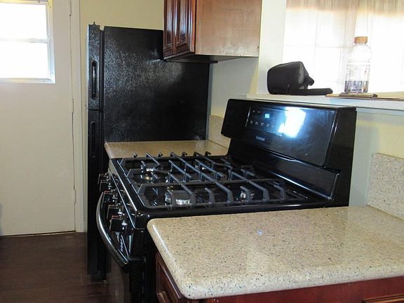4th image of 701 Patricia St