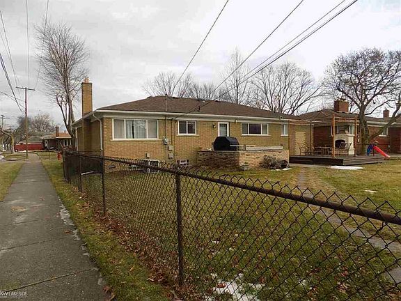 2nd image of 19800 Mauer St