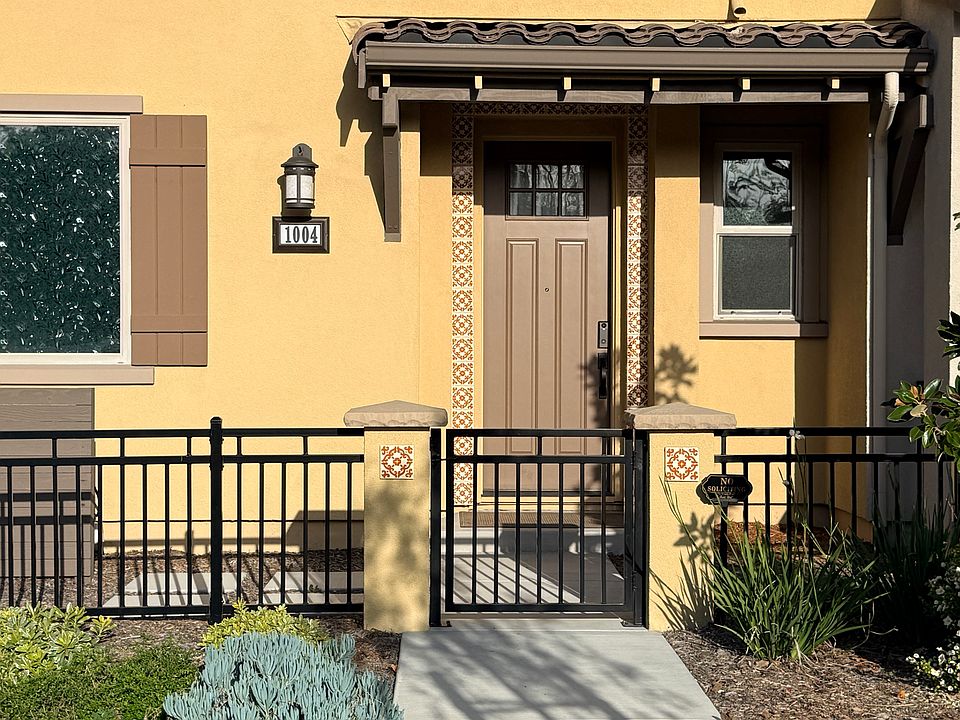Entrance: Front door