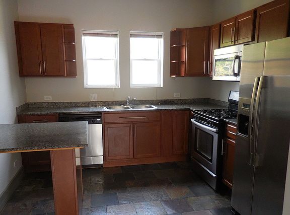 4th image of 956 Golf Ct