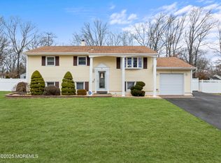 12 Nottingham Dr, Howell, NJ 07731