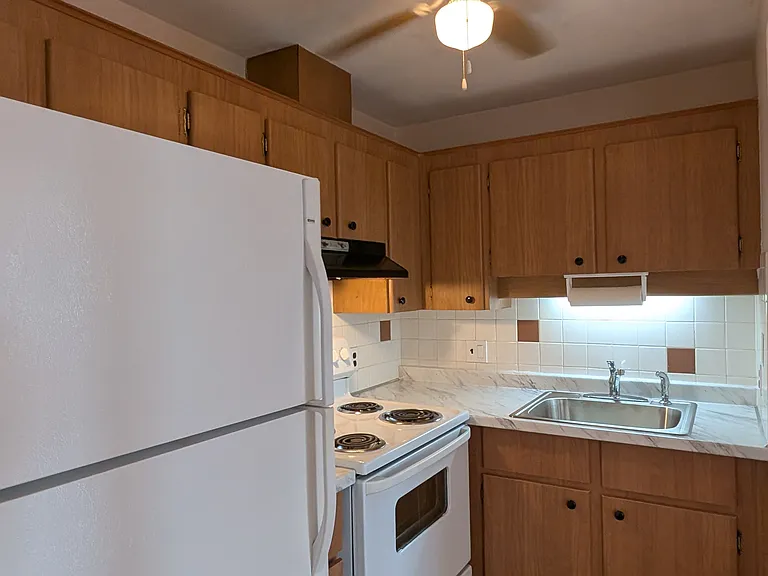 8 Tara Dr #10 — Photo 3