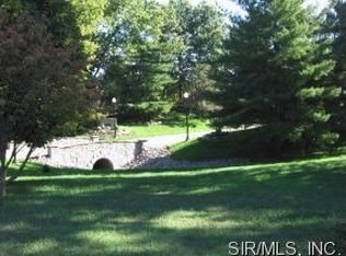 898 Berkshire Dr, Edwardsville, IL 62025