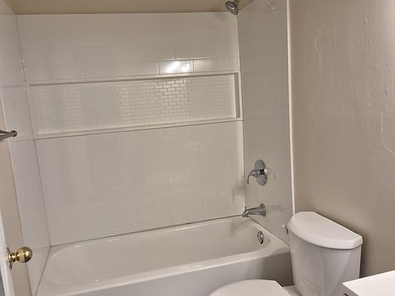 4th image of 401 W Davis St