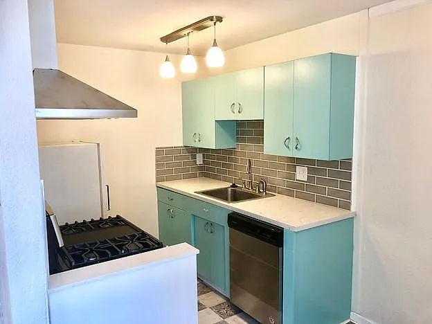 39 N Emerson St — Photo 2