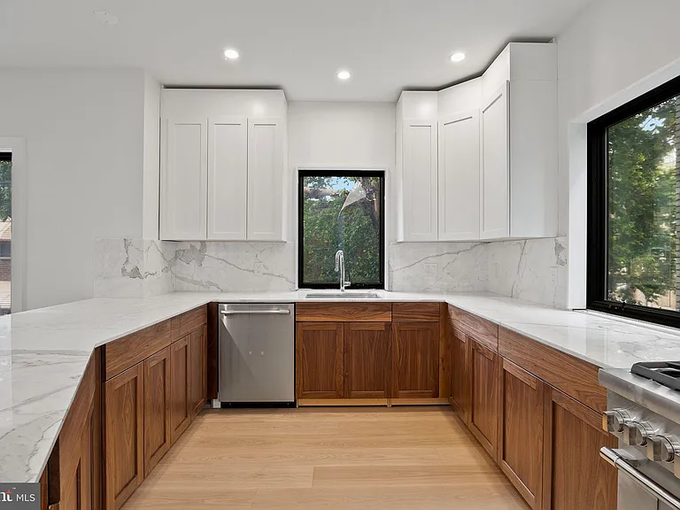 706 Latona St #J — Photo 6