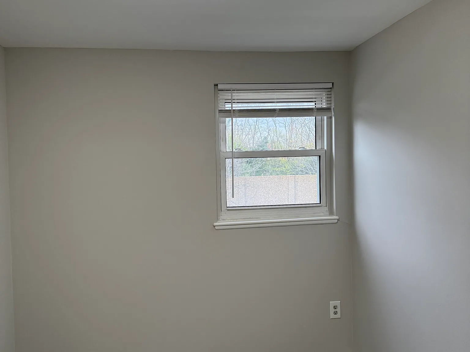 4 bed, 1408 sqft, $2,400 — Photo 2