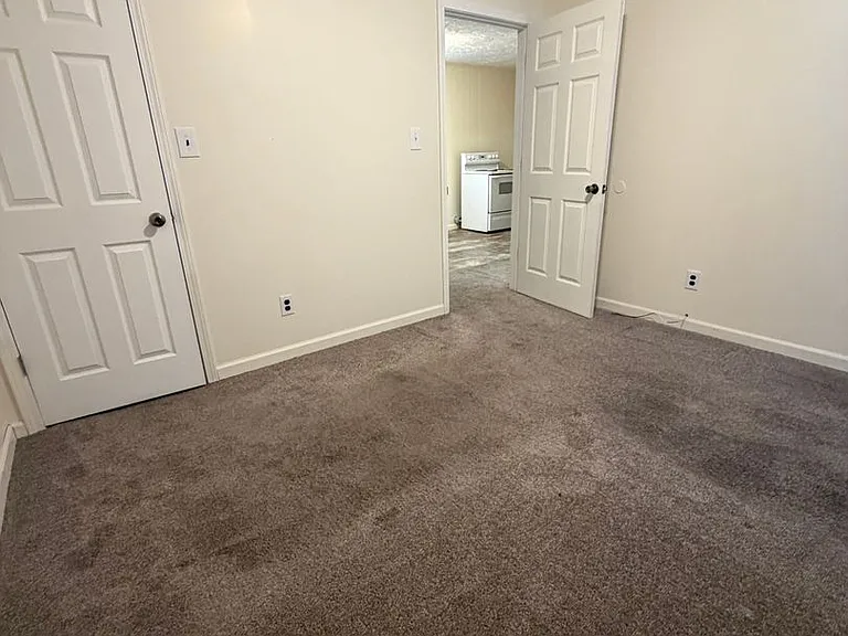 1364 Campbell St — Photo 9