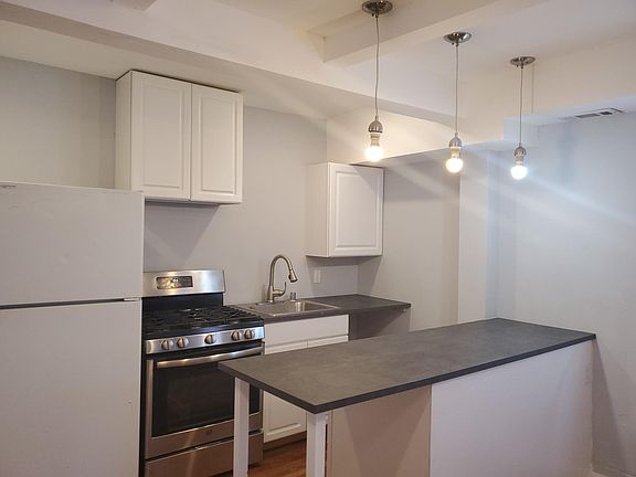 2nd image of 2324 Quincy St NE APT 4