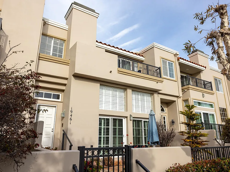 19461 Riverdale Ln