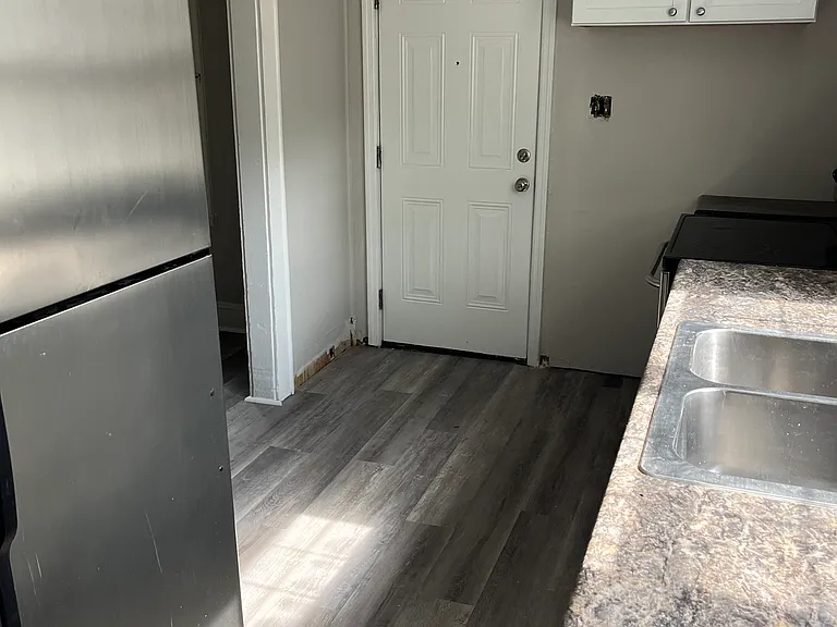 202 W Nance St — Photo 15