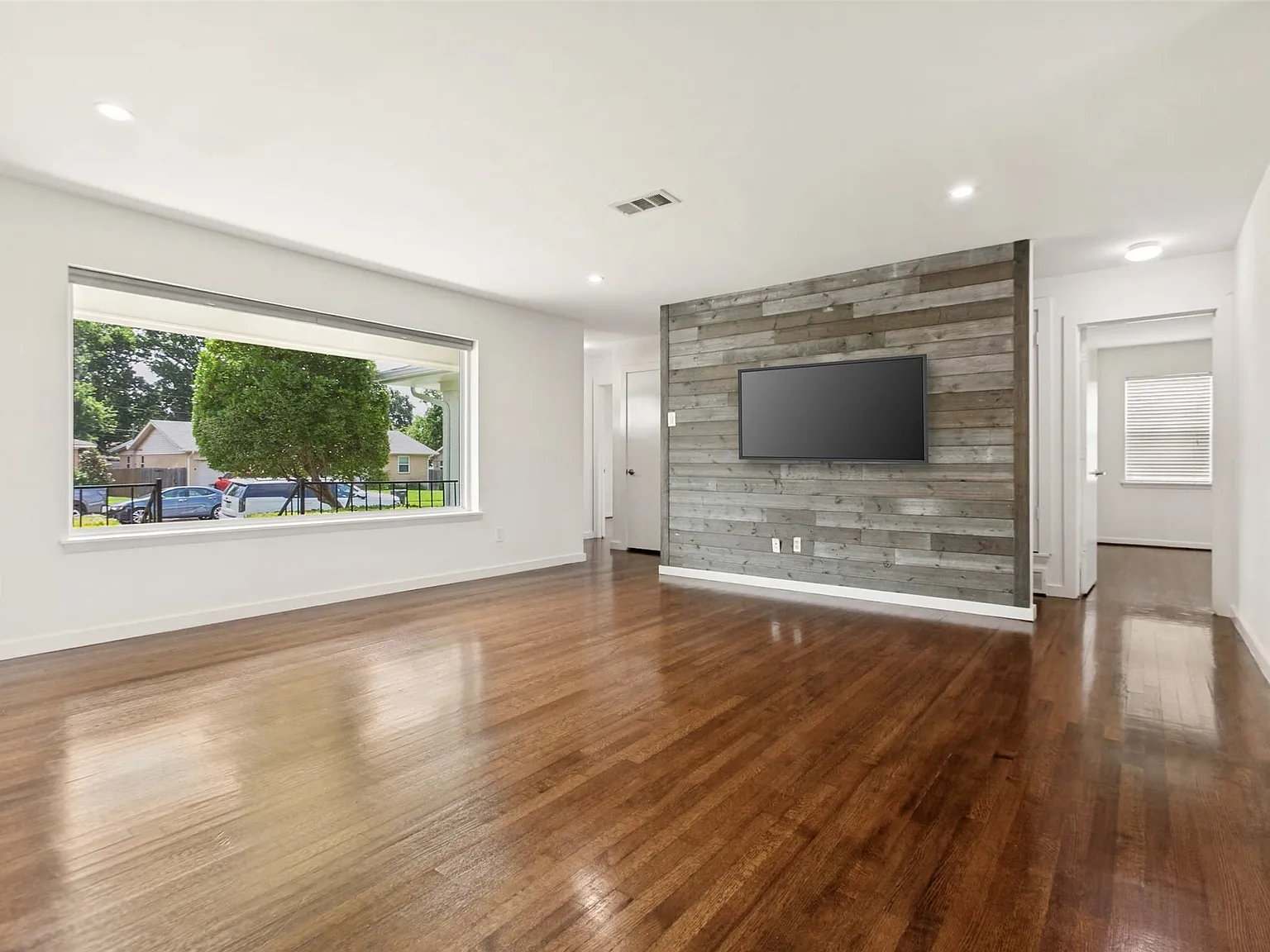 3 bed, 2.0 bath, 1368 sqft, $2,250 — Photo 1