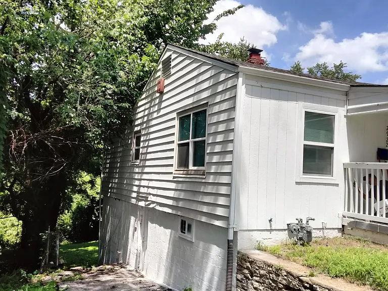 2922 Farrow Ave — Photo 2