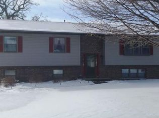 3107 Spring Valley Rd, Oshkosh, WI 54904