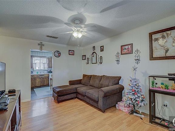 5th image of 4807 Sheryl St