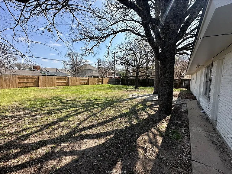4005 College Main St — Photo 9