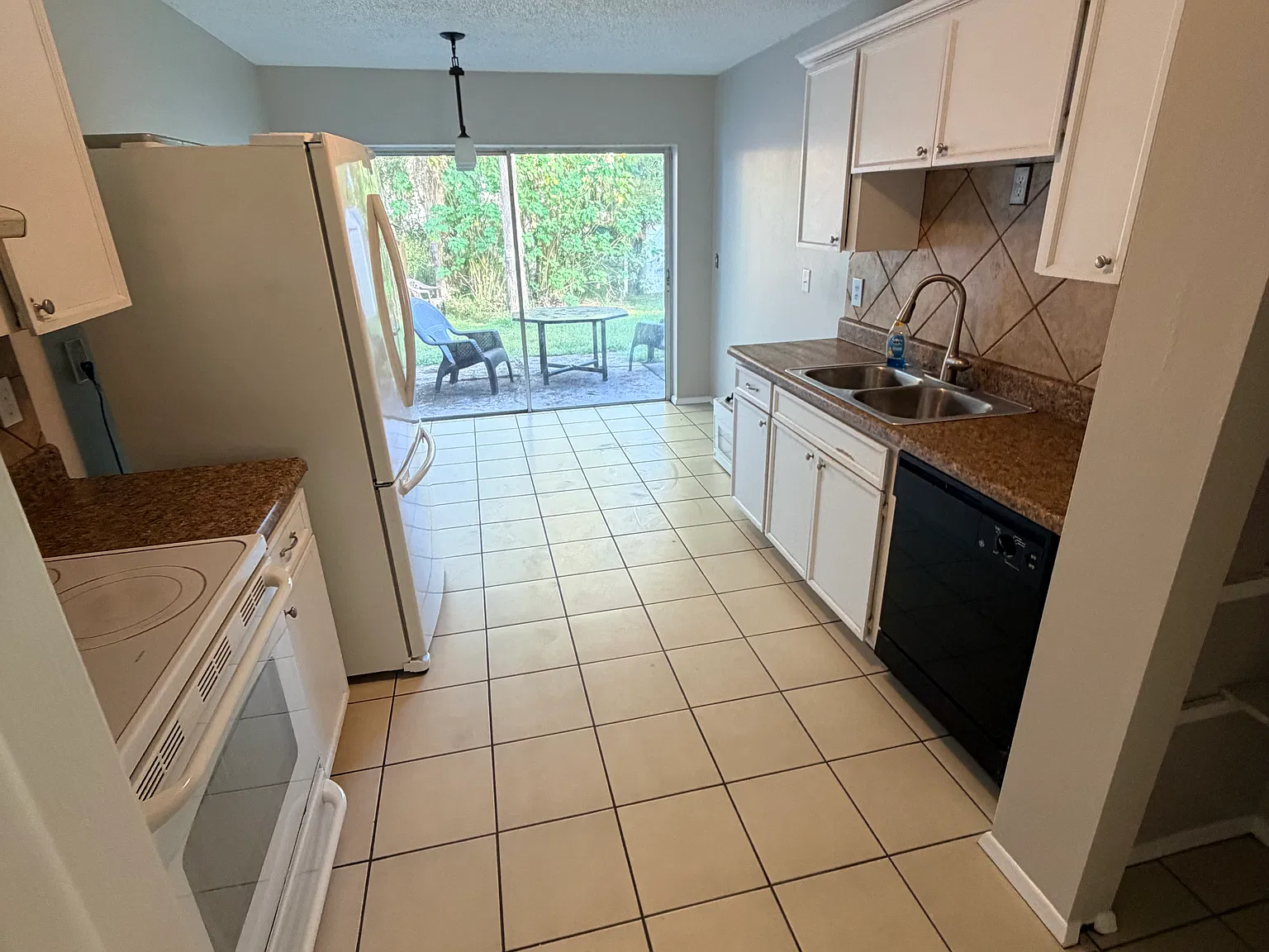 2 bed, 1200 sqft, $1,900 — Photo 3