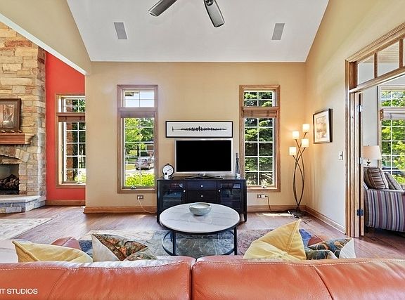 5th image of 2458 Durand Dr