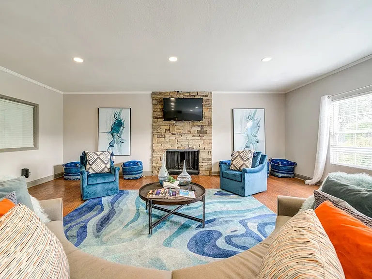 5958 E Point Dr — Photo 14